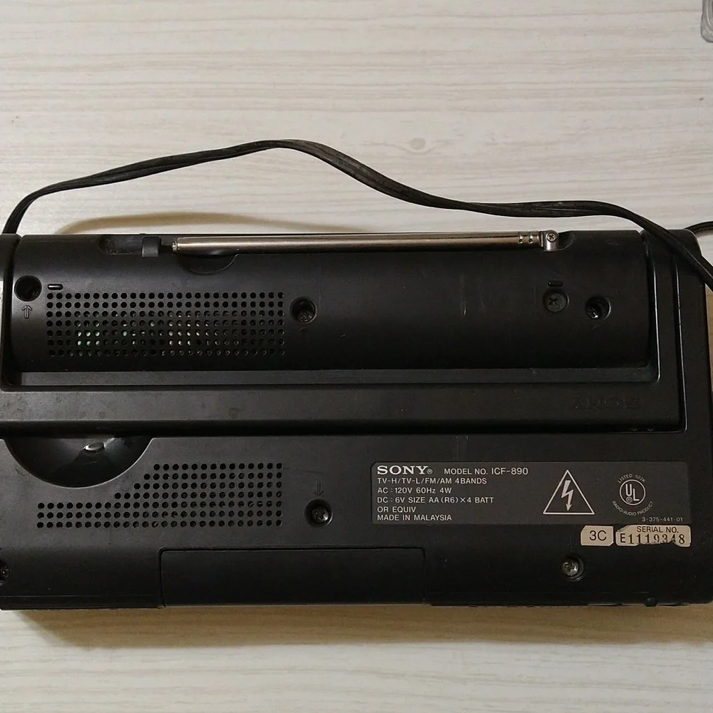 Vintage Sony 4 Band Receiver ICF-890